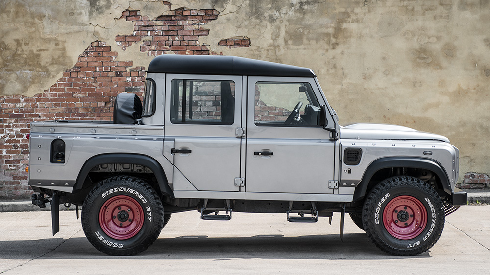 Kahn Design построил еще один Land Rover Defender Pickup